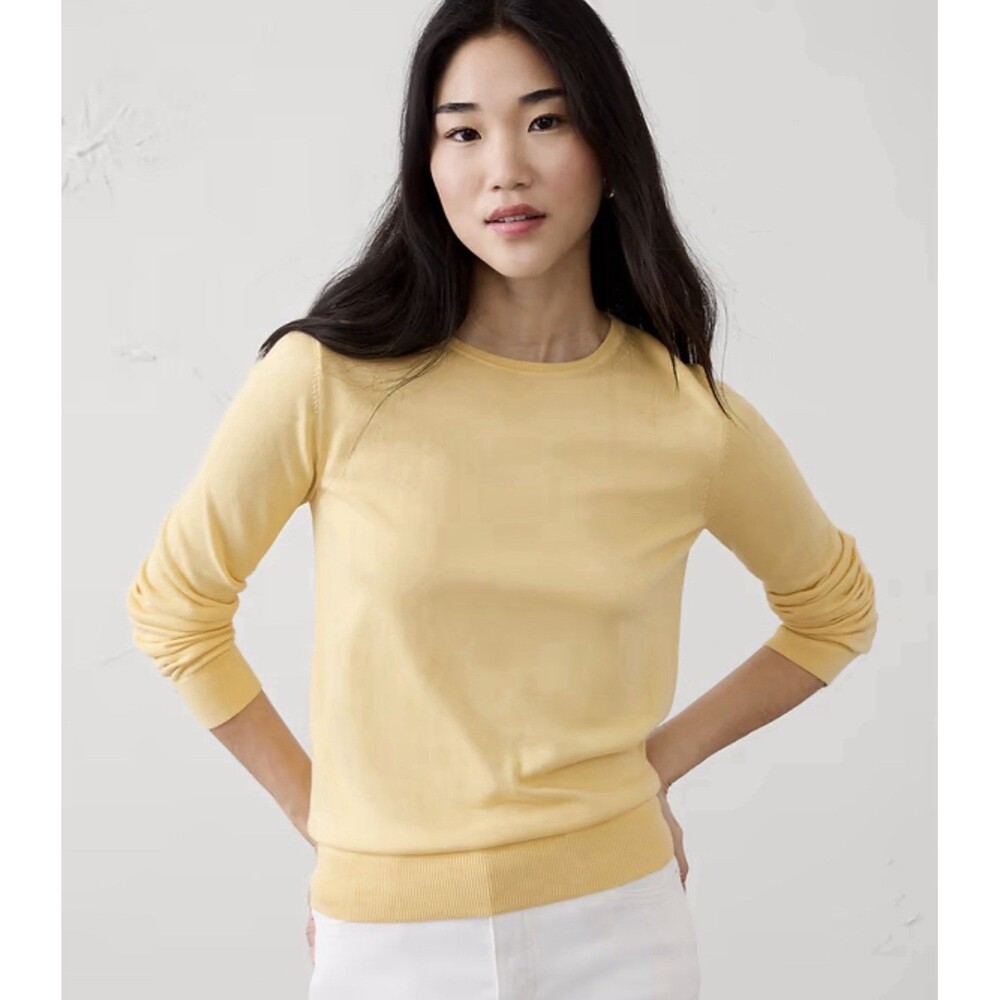 Banana Republic Women’s Classic Yellow Crew Neck Sweater Size L - NWT!
